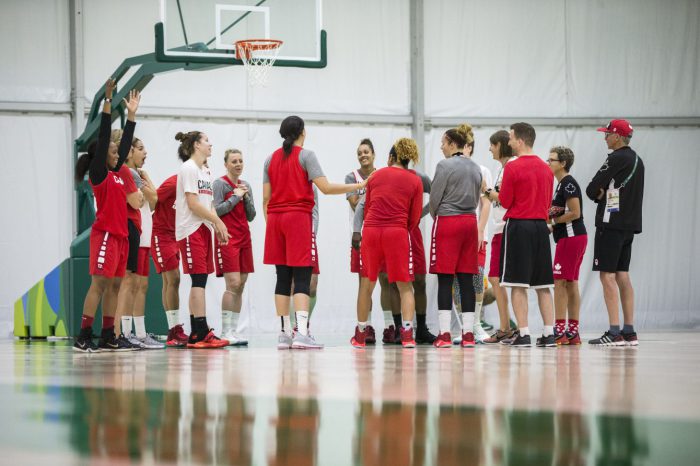 L’équipe canadienne féminine de basketball à l’entraînement en vue du tournoi olympique des Jeux de 2016, à Rio. COC Photo/David Jackson