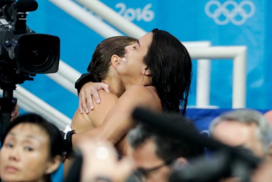 Meaghan Benfeito et Roseline Filion lors de la finale du 10 m individuel aux Jeux olympiques de Rio, le 18 août 2016. Photo du COC/Jason Ransom