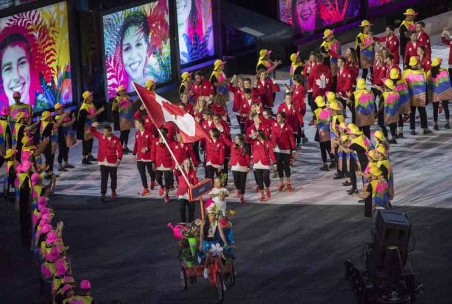 L'arrivée d'Équipe Canada durant la cérémonie d'ouverture dans le stade Maracana à Rio de Janeiro le 5 août 2016. COC/Mark Blinch