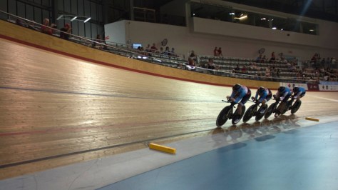 Les femmes de la poursuite par équipes à l'entraînement au vélodrome de Milton, le 29 juillet 2016.