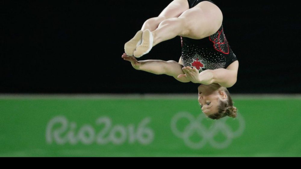 Rosie Maclennan durant sa performance en qualifications à la trampoline aux Jeux de Rio. 12 août 2016. Photo Jason Ransom