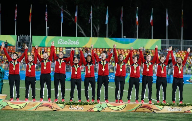 Les gagnantes de la médaille de bronze au rugby à sept féminin aux Jeux de Rio. (Photo/Mark Blinch)