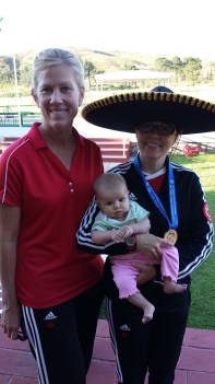 Lynda Kiejko (avec le sombrero) et sa fille Olivia aux Championnats des Amériques de Guadalajara, en 2014. (Photo: Lisa Borgerson)