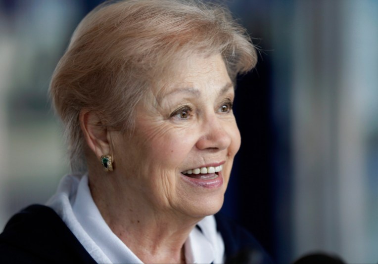 AP-OLY-SWM-Latynina-Phelps Larisa Latynina, la gymnaste s'adresse aux journalistes des Jeux olympiques d'été de 2012, le mercredi 1 août 2012 à Londres. (AP Photo / Gregory Bull)