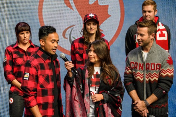 VE171003-0900 Gilmore Junio lors du dévoilement de la collection d'Équipe Canada pour PyeongChang 2018, à Toronto, le 3 octobre 2017. (Photo : COC)
