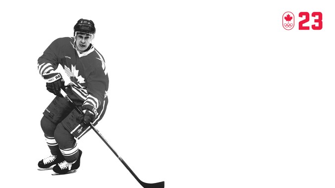 100 COUNTDOWN 23 HOR L’équipe canadienne de hockey à Lillehammer 1994 était composée d’un méli-mélo de joueurs. Paul Kariya a levé le nez sur la LNH et Petr Nedved, qui s’était enfui de la Tchécoslovaquie à l’adolescence, représentait sa nouvelle maison et des joueurs comme Fabian Joseph. Ensemble, il se sont rendus en finale, où ils ont remporté l’argent en tirs de barrage. SOYEZ FORTS