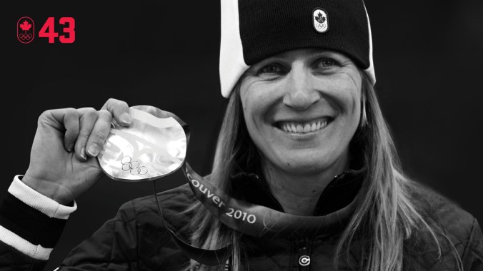 100 COUNTDOWN 43 HOR Après avoir remporté deux médailles à Turin 2006, Kristina Groves a remporté cinq médailles sans précédent au Championnat du monde des distances individuelles de 2008, en route pour devenir la patineuse de vitesse la plus décorée du Canada aux Mondiaux. Elle a couronné sa carrière olympique avec l’argent au 1500 m et le bronze au 3000 m à Vancouver 2010. SOIS EXCELLENT