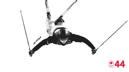 Une périostite a forcé la bosseuse Jennifer Heil à manquer la saison 2002-03. Mais, quand elle a fait son retour, son dévouement et sa détermination étaient inarrêtables. À Turin 2006 elle a produit un départ en or aux Jeux, devenant la première Canadienne championne olympique de ski acrobatique. SOIS DÉTERMINÉ