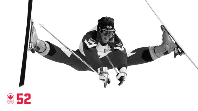 À Lillehammer 1994, Jean-Luc Brassard a remporté la première médaille d'or olympique en ski acrobatique du Canada. Il a été un pionnier du sport non seulement par son mouvement signature, le Cossack, mais aussi avec ses appliqués colorés sur ses genoux pour mieux montrer la finesse de ses virages. SOIS EXCELLENT