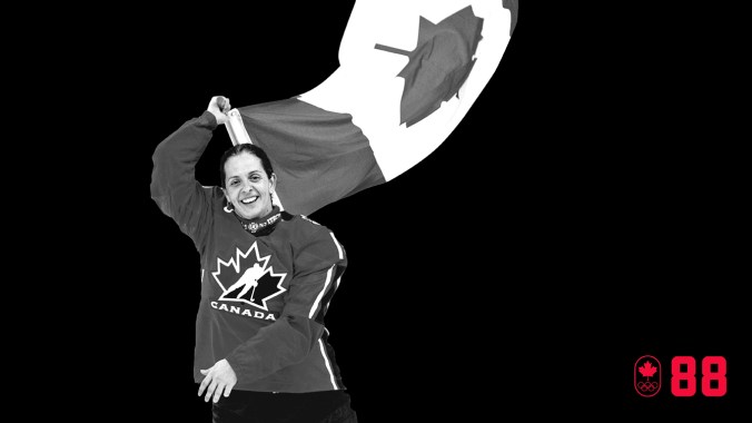 La doyenne de l’équipe nationale qui a participé au plus grand nombre de Mondiaux que n’importe quel autre athlète de hockey canadien, Danielle Goyette, a porté le drapeau canadien à la cérémonie d’ouverture de #Turin2006. Elle a marqué quatre buts en cinq parties en route vers la deuxième médaille d’or consécutive du Canada. SOIS UN MENEUR.