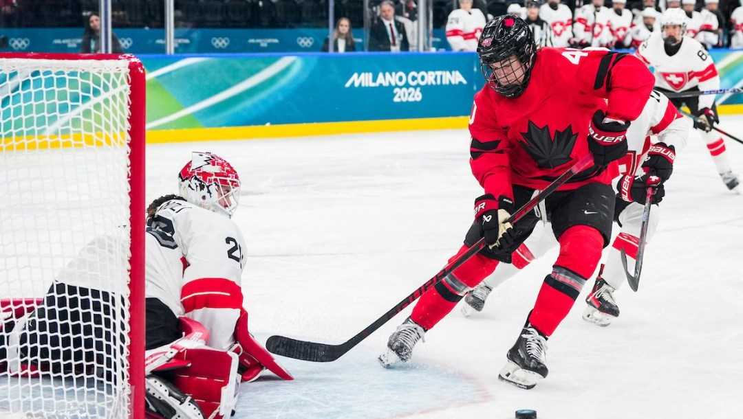 Blayre Turnbull en action en hockey sur glace.