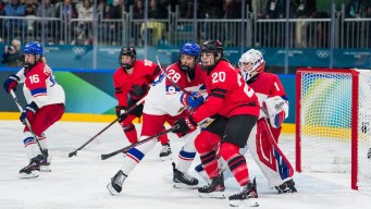 Sarah Nurse en action en hockey sur glace.