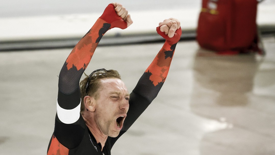 Ted-Jan Bloemen célèbre après une course.