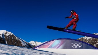 Laurie Blouin en action en snowboard.