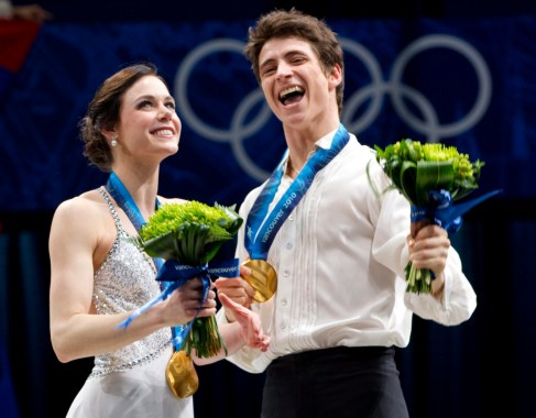 Tessa et Scott sur le podium, médailles au cou