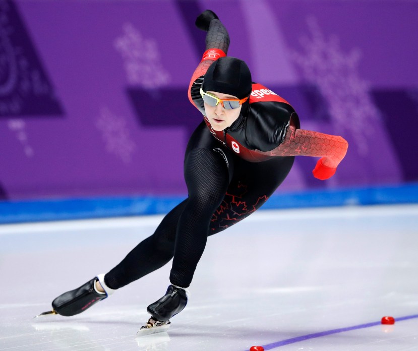 Heather Mclean patine à l'épreuve du 500 m en patinage de vitesse sur longue piste. (AP Photo/Vadim Ghirda)