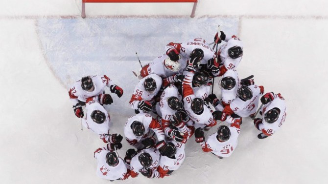 En photos: Équipe Canada gagne la médaille de bronze en hockey masculin