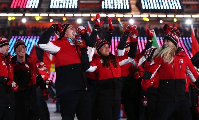 Pyeongchang Olympics Closing Ceremony Les Canadiens marchent à l'intérieur du stade lors de la cérémonie de clôture. (AP Photo/Kirsty Wigglesworth)