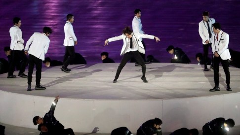 Le groupe EXO performe pendant la cérémonie de clôture des Jeux de PyeongChang. 25 février 2018. (Photo: AP Photo/Chris Carlson)