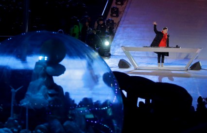 Le DJ Martin Garrix des Pays-Bas pendant la cérémonie de clôture des Jeux de PeongChang 2018. (Photo: AP Photo/Chris Carlson)