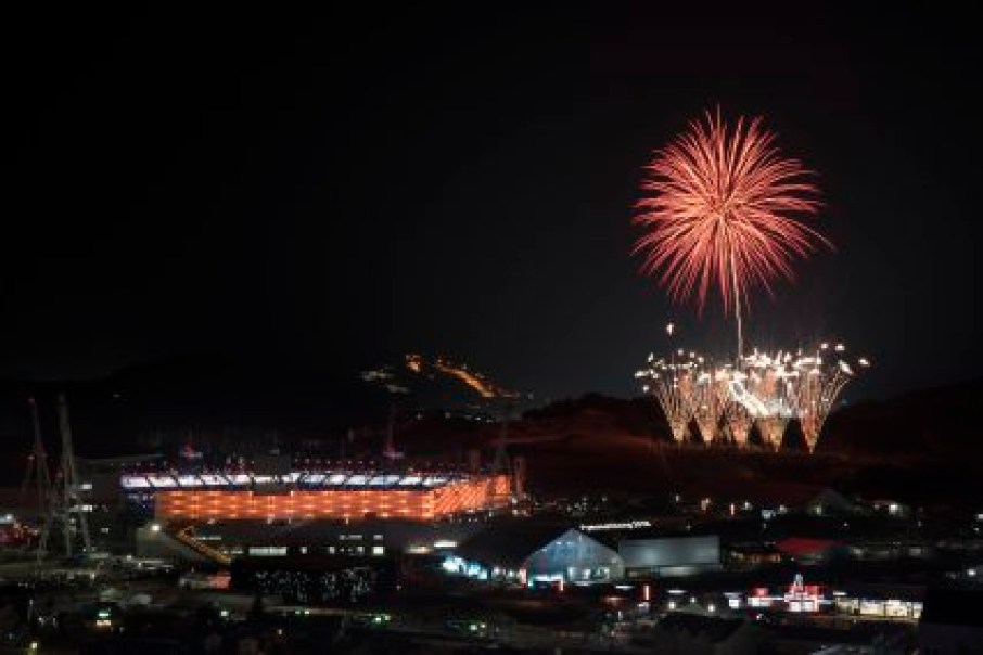 De nombreux feux d'artifice ont été projetés à la cérémonie de clôture des Jeux de PyeongChang. (AP Photo/Felipe Dana)