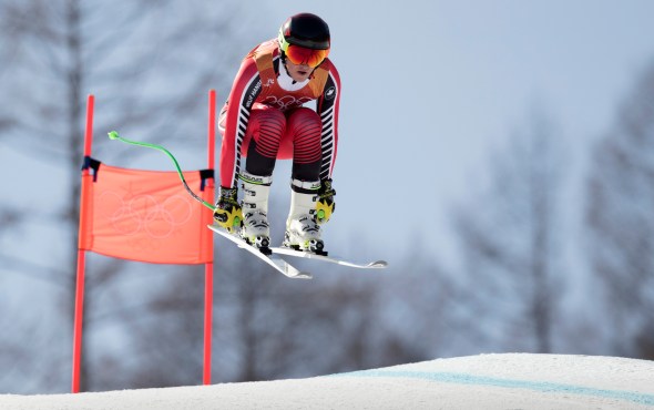 Broderick Thompson skie sa descente lors de l'épreuve du combiné nordique. COC/Jason Ransom
