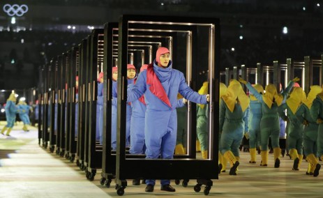 Pyeongchang Olympics Opening Ceremony Plusieurs artistes sont montés sur scène, vendredi, lors de la cérémonie d'ouverture des Jeux de PyeongChang. (AP Photo/Petr David Josek)