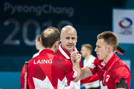 L'équipe de Kevin Koe lors du tournoi de qualifications aux Jeux olympiques de PyeongChang, le 14 février 2018. (Photo COC/Stephen Hosier)