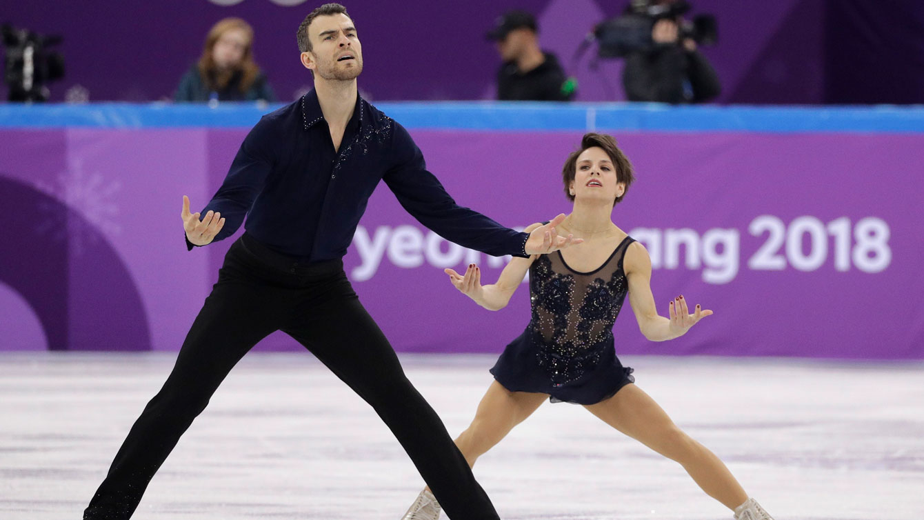 Meagan Duhamel et Eric Radford lors du programme court chez les couples aux Jeux olympiques de PyeongChang 2018(AP Photo/David J. Phillip)