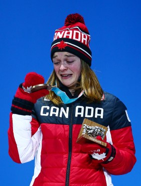 Kim Boutin reçoit sa médaille de bronze du 500 m en patinage de vitesse courte piste aux Jeux olympiques de PyeongChang 2018, le 14 février 2018. (Photo Vaughn Ridley/COC)