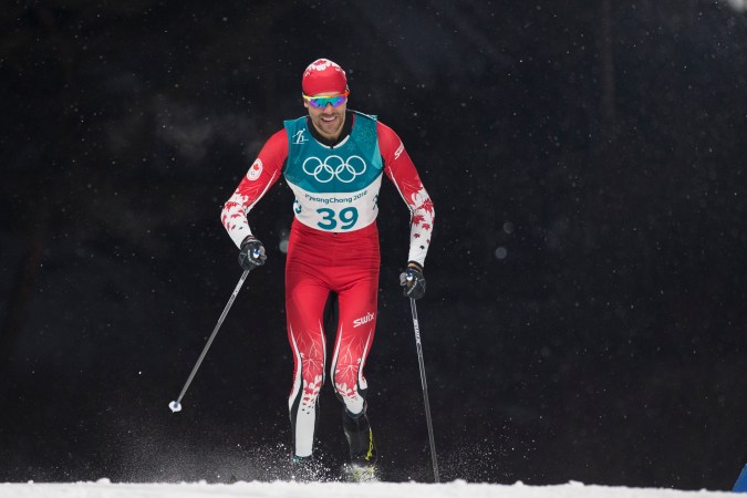 Len Valjas skie lors des qualifications de ski de fond. Photo COC/David Jackson