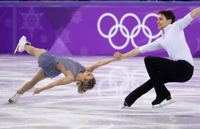 Michael Marinaro et Kirsten Moore-Towers patinent leur programme libre à l'épreuve de couples aux Jeux olympiques de PyeongChang, le 15 février 2018. (Photo COC/Jason Ransom