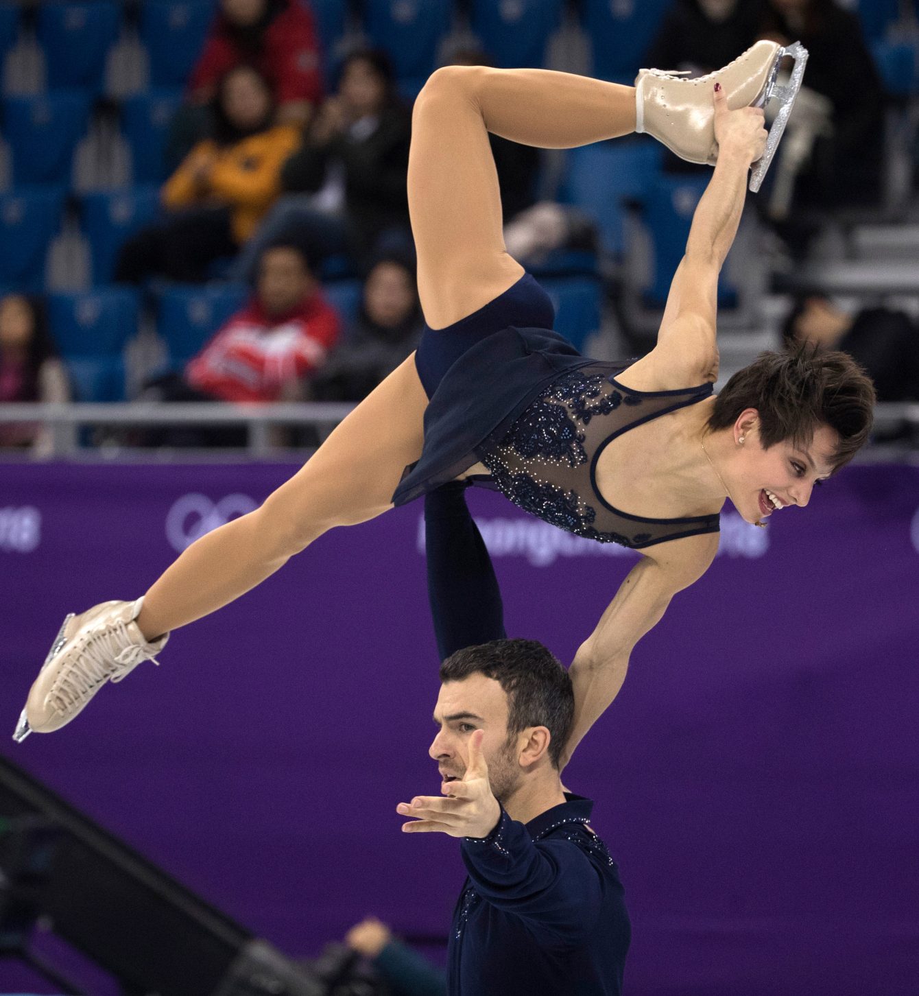Meagan Duhamel et Eric Radford lors du programme court chez les couples aux Jeux olympiques de PyeongChang 2018 (Photo COC Jason Ransom)