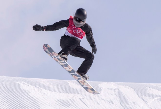 Spencer O'Brien lors de la finale de l'épreuve de snowboard big air, le 22 février 2018. LA PRESSE CANADIENNE/Paul Chiasson