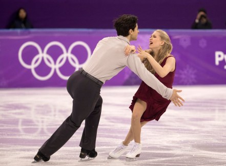 Kaitlyn Weaver et Andrew Poje patinent leur programme libre en danse sur glace aux Jeux olympiques de PyeongChang, le 20 février 2018. Photo COC/Jason Ransom