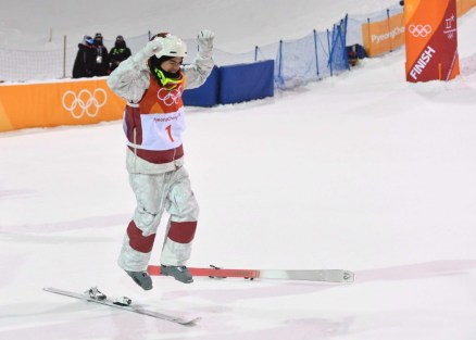 Kingsbury célèbre sa victoire olympique à PyeongChang 2018 (Photo par Vaughn Ridley/COC)