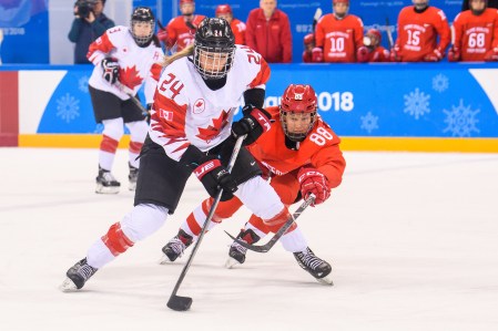 PYEONGCHANG, CORÉE DU SUD - 19 FÉVRIER: Le Canada défait les athlètes olympiques de la Russie et accède à la finale.(Photo par Vincent Ethier/COC)