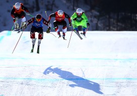 Le Canadien Brady Leman gagne sa demi-finale en ski cross au Parc de neige de Phoenix durant les Jeux olympiques d’hiver de PyeongChang 2018, en Corée du Sud, le 21 février 2018. (Photo : Vaughn Ridley/COC)