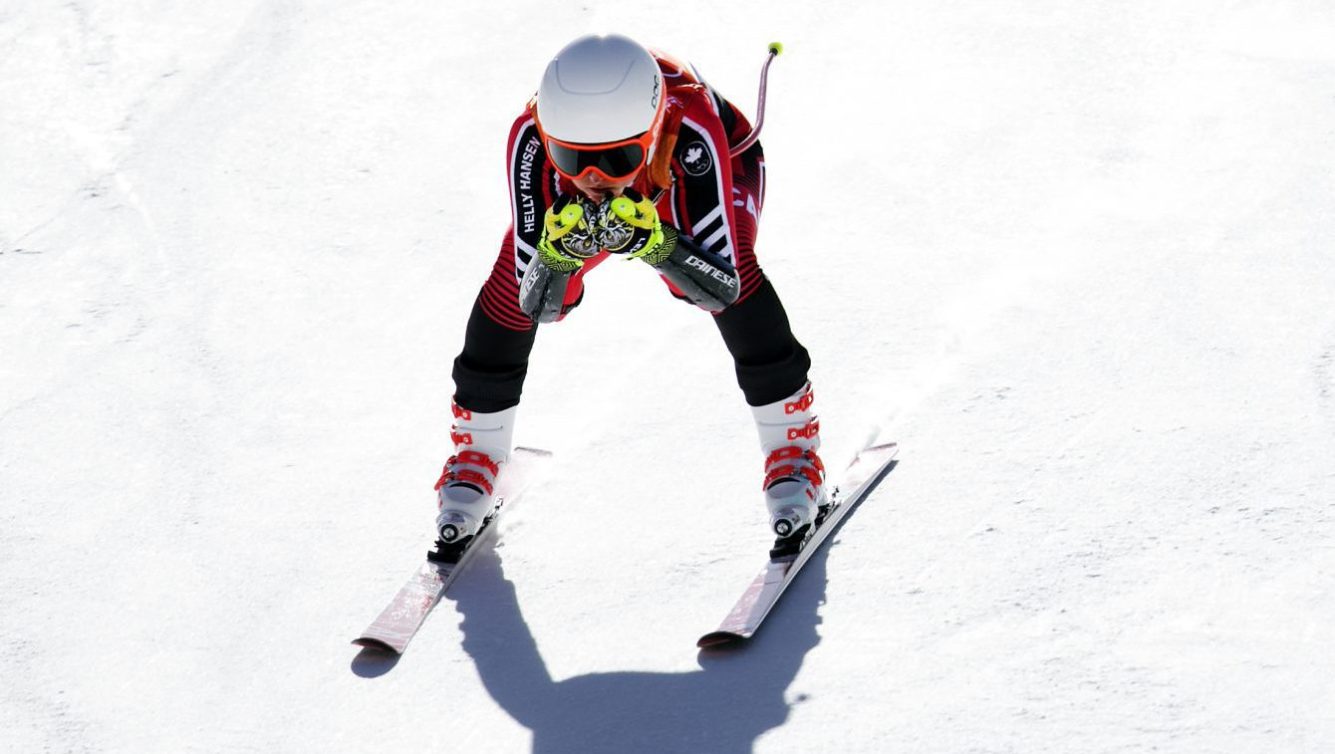 Valérie Grenier en position accroupie en descente