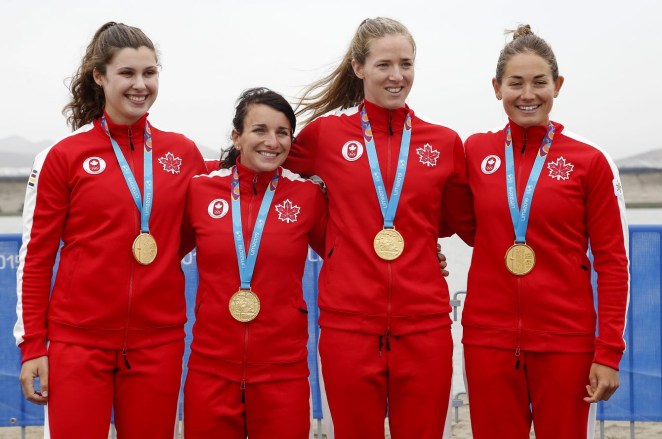 Canoe Sprint Ann Negulic, Adréanne Langlois, Alexa Kaien Irvin et Allana Bray-Lougheed avec leurs médailles d’or au K-4 500 M aux Jeux panaméricains de Lima 2019. Photo: Flávio Florido / Lima 2019