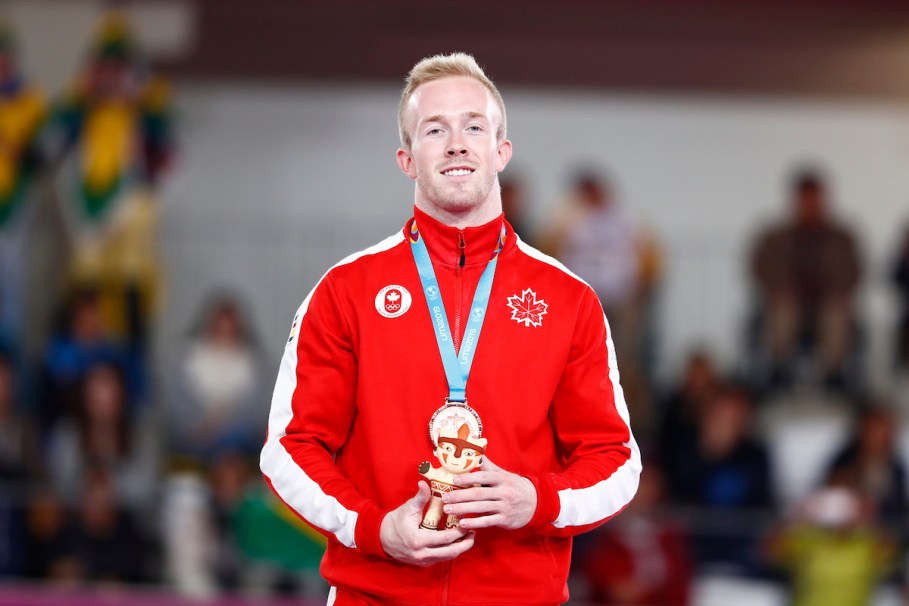 Gymnastics Artistic Cory Paterson avec sa médaille de bronze du concours multiple individuel aux Jeux panaméricains de Lima, au Pérou, le 29 juillet 2019. Photo : Claudio Cruz / Lima 2019
