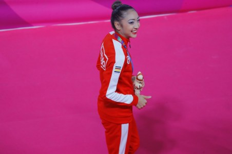 category Katherine Uchida pose avec sa médaille d'argent au ballon en gymnastique rythmique à Lima 2019, le 4 août 2019. Photo: Sebastian Castañeda / Lima