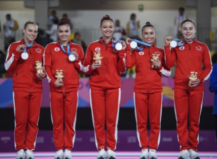 Équipe Canada Ellie Black Shallon Olsen Brooklyn Moors Victoria Woo Isabela Onyshko gymnastique artistique Lima 2019 L'équipe canadienne de gymnastique artistique