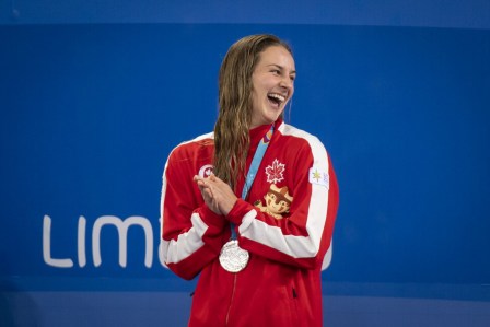 Danielle Hanus remporte l'argent au 100 m dos aux Jeux panaméricains de Lima, au Pérou, le 8 août 2019. Photo : Christopher Morris/COC