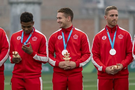 Équipe Canada célèbre sa médaille d'argent en rugby masculin aux Jeux panaméricains de Lima 2019, au Pérou, le 28 juillet 2019. Photo David Jackson/COC