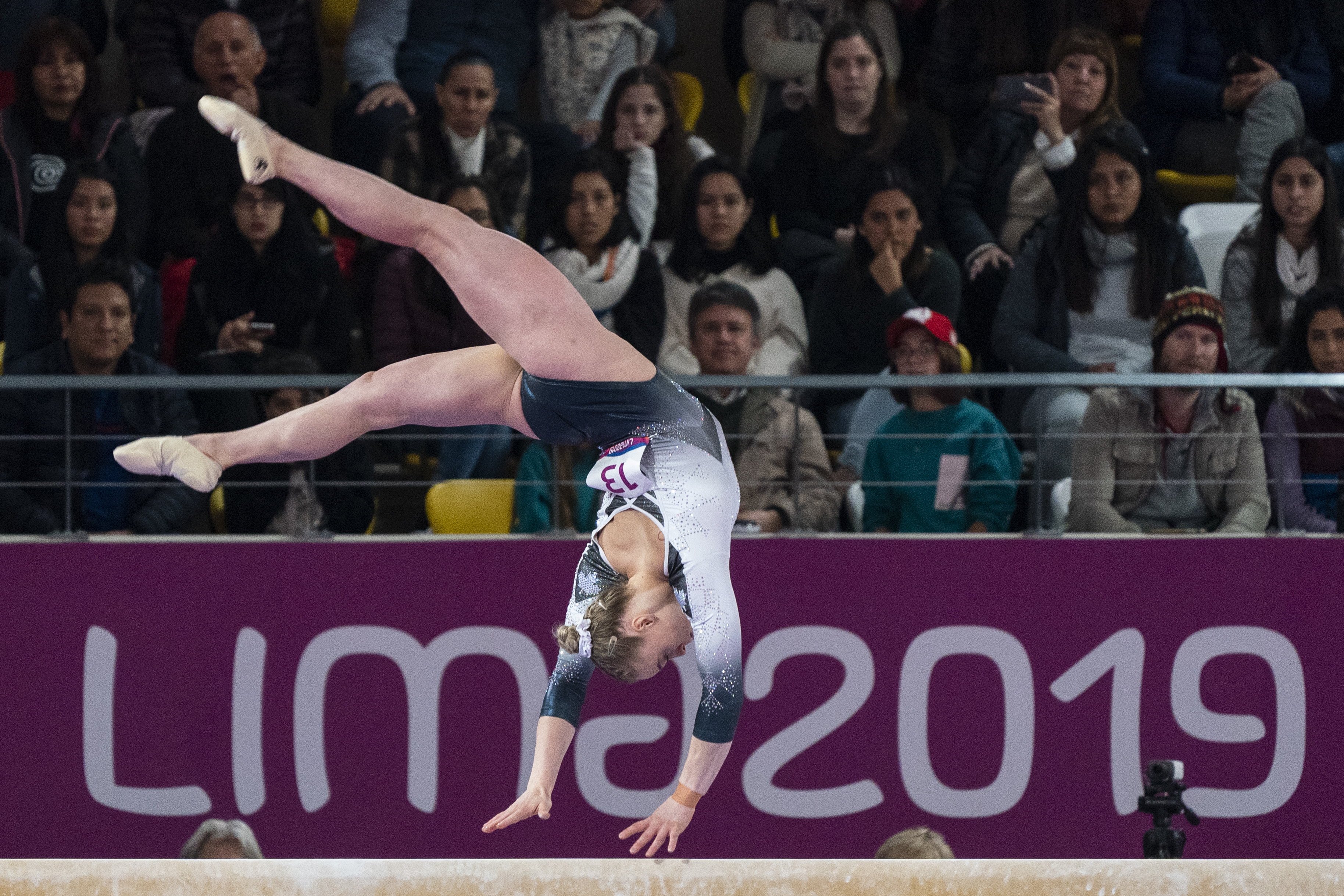 Ellie Black à la poutre à Lima 2019