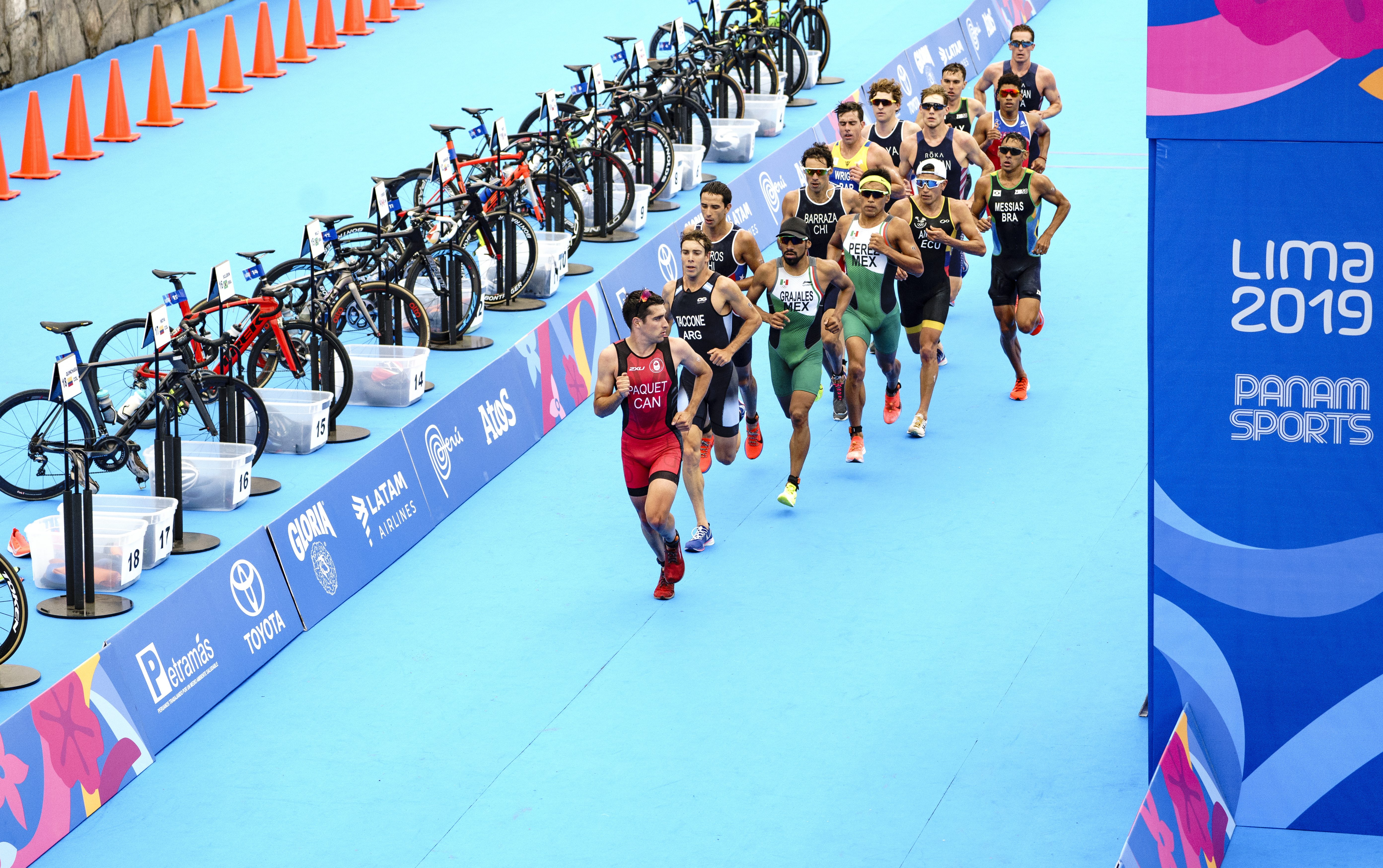 Charles Paquet durant le triathlon à Lima 2019