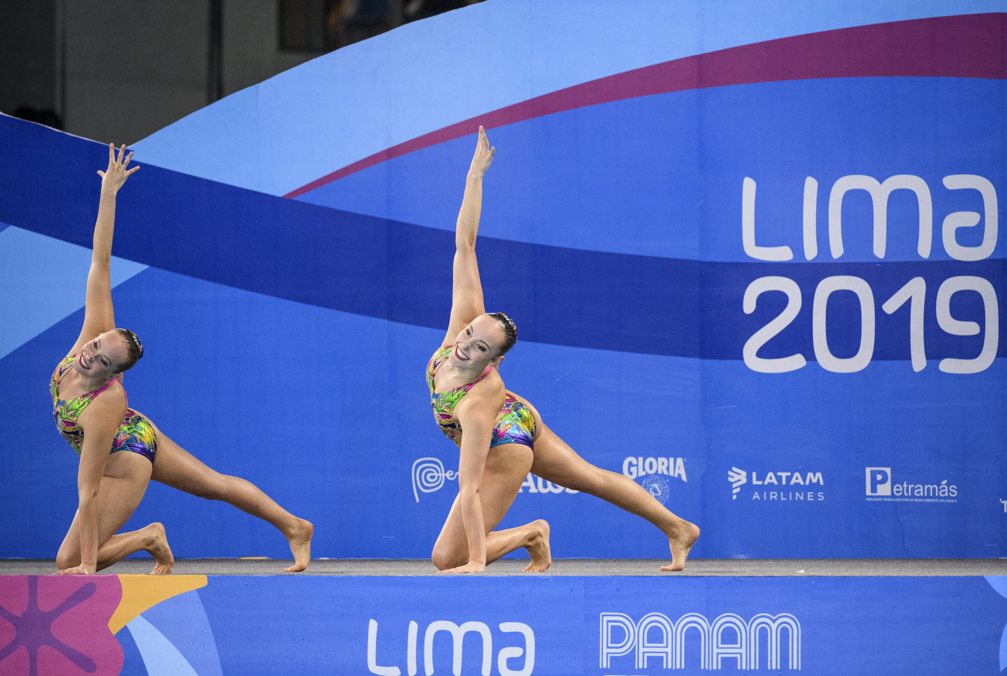 Les Canadiennes Claudia Holzner et Jacqueline Simoneau lors de l'épreuve duo de natation artistique des Jeux panaméricains de Lima, le 31 juillet 2019. (Photo : Christopher Morris/COC)