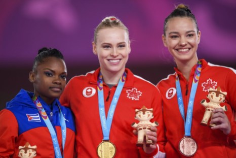 VEP_20190730_23 (1) Ellie Black, au centre, et Shallon Olsen, à gauche, ont remporté l'or et le bronze au saut de cheval aux Jeux panaméricains de Lima, au Pérou, le 30 juillet 2019. Photo : Vincent Ethier/COC