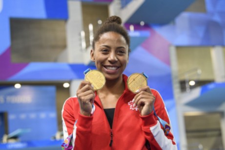 Équipe Canada Jennifer Abel plongeon Lima 2019 Jennifer Abel pose avec ses médailles d'or à Lima 2019